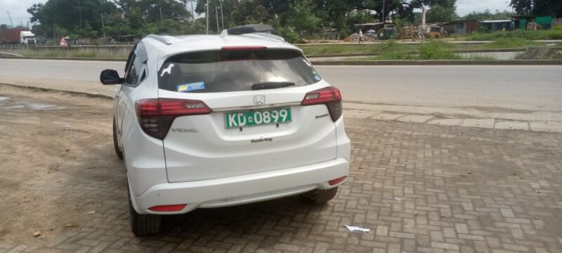 HONDA VEZEL 2018 2TONE LEATHER SEATS.