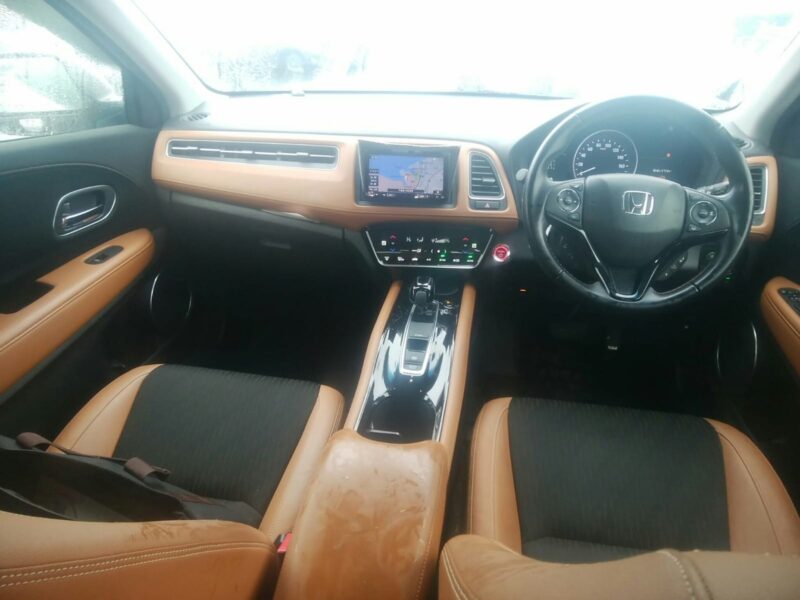 HONDA VEZEL 2018 2TONE LEATHER SEATS.