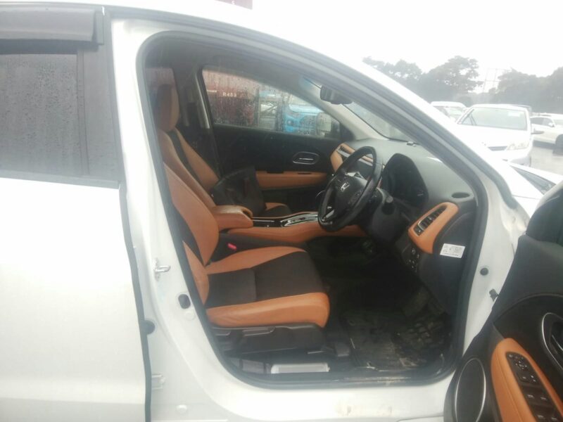 HONDA VEZEL 2018 2TONE LEATHER SEATS.