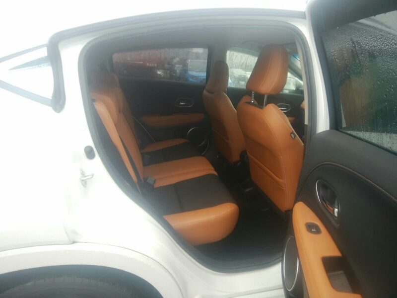HONDA VEZEL 2018 2TONE LEATHER SEATS.