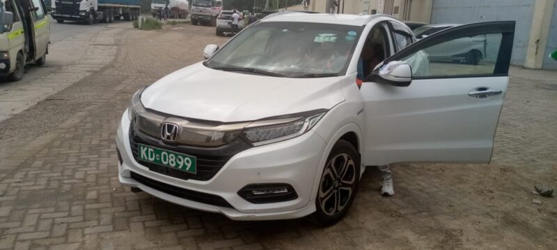 HONDA VEZEL 2018 2TONE LEATHER SEATS.