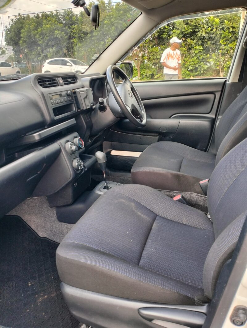 TOYOTA SUCCEED 2019