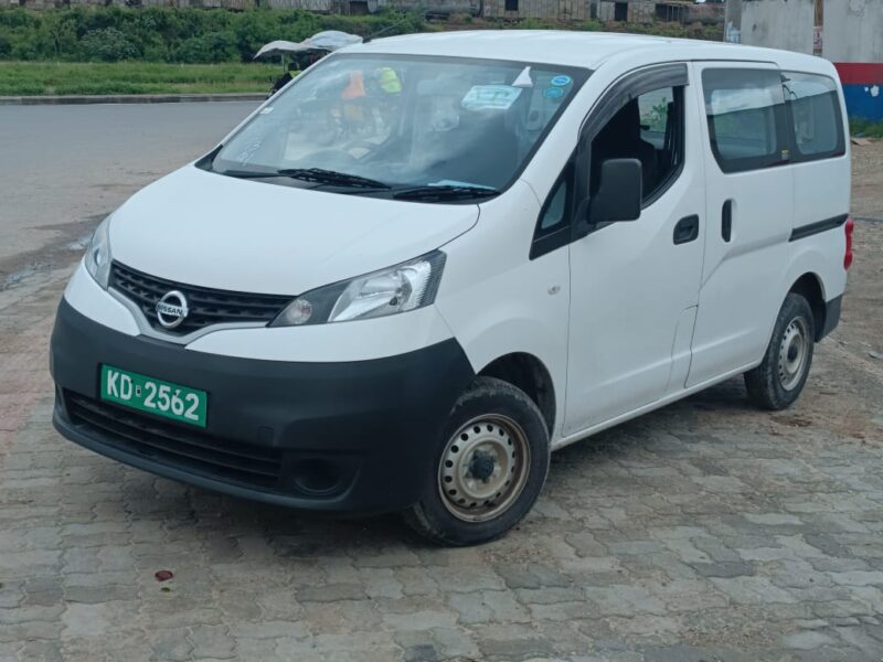 NISSAN NV200