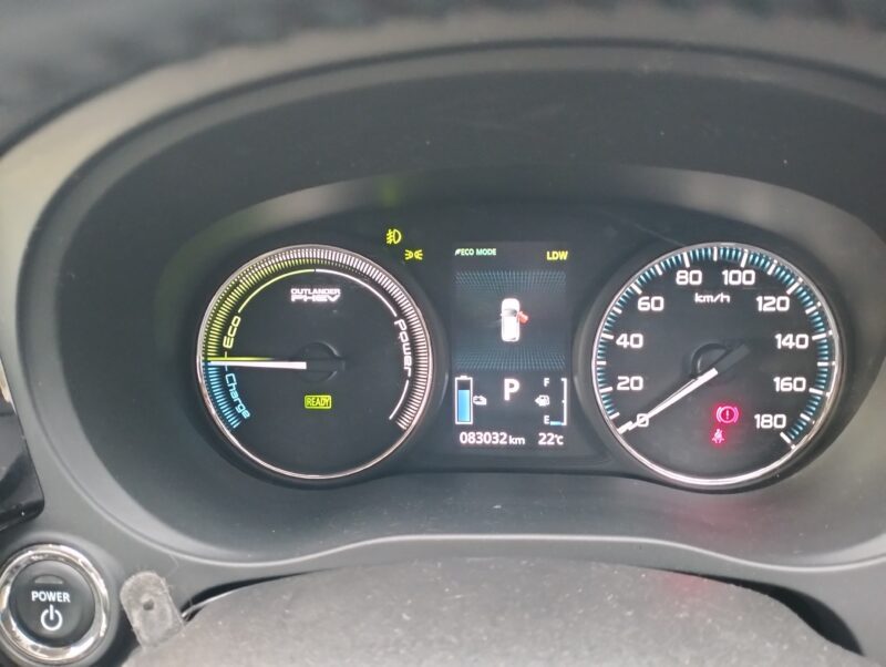 MITSUBISHI OUTLANDER PHEV { HYBRID & ELECTRIC }