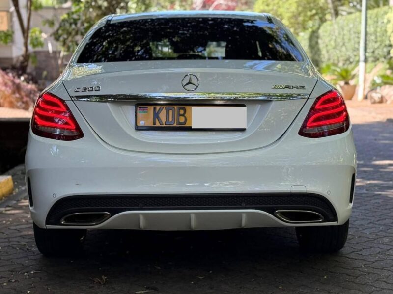 2014 C200 Sport, AMG-line package - Image 2