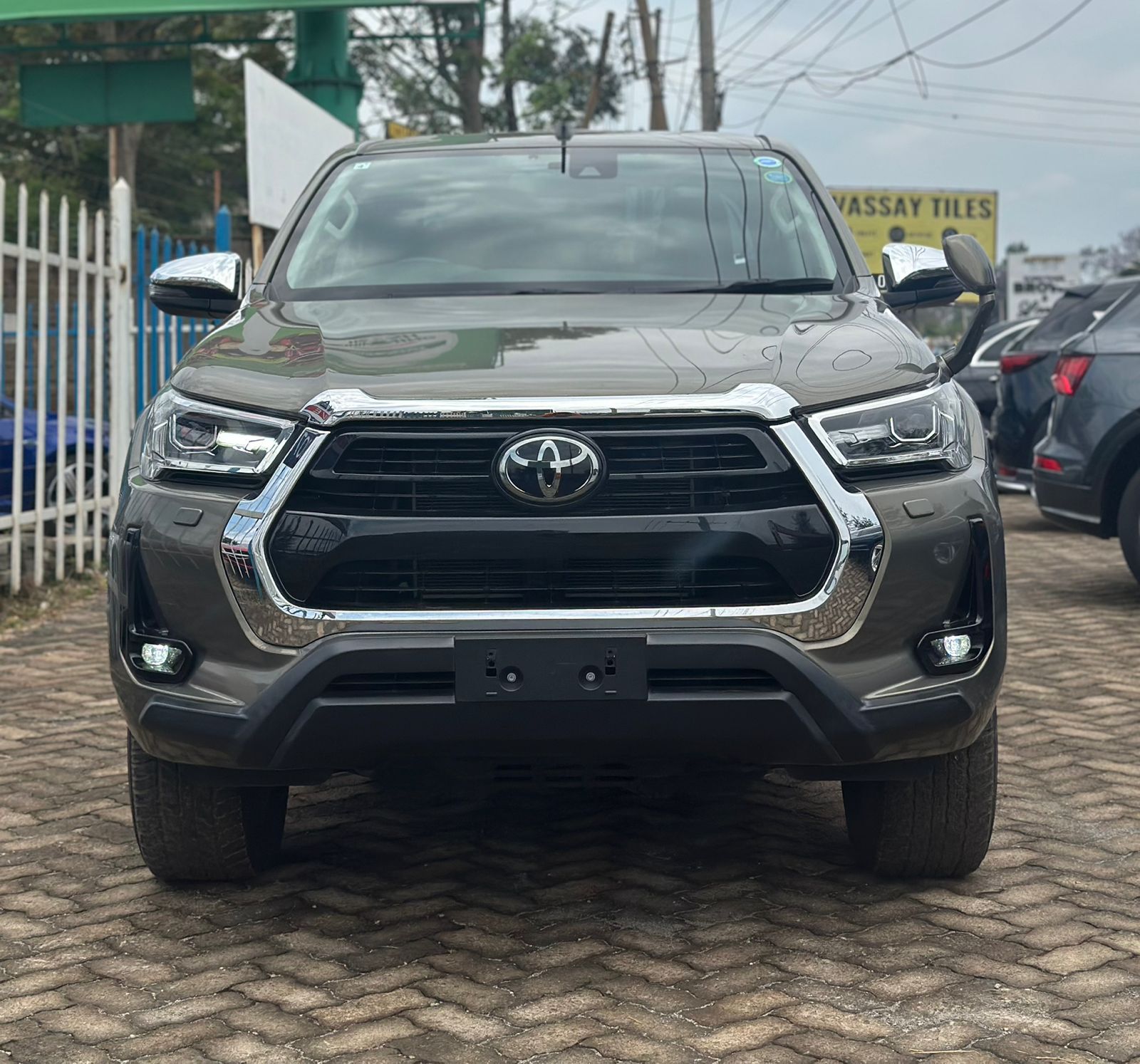 2021 TOYOTA HILUX - Image 2