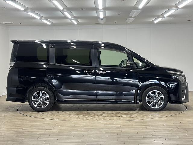 2018 TOYOTA VOXY - Image 12