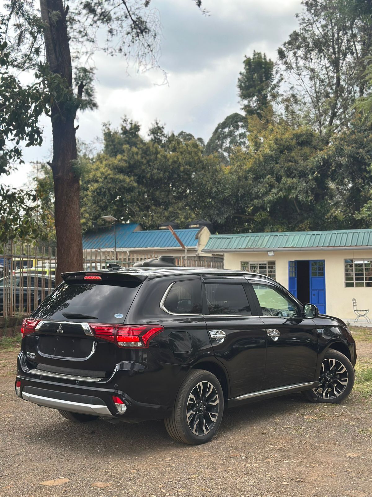 Mitsubishi Outlander PHEV - Image 13