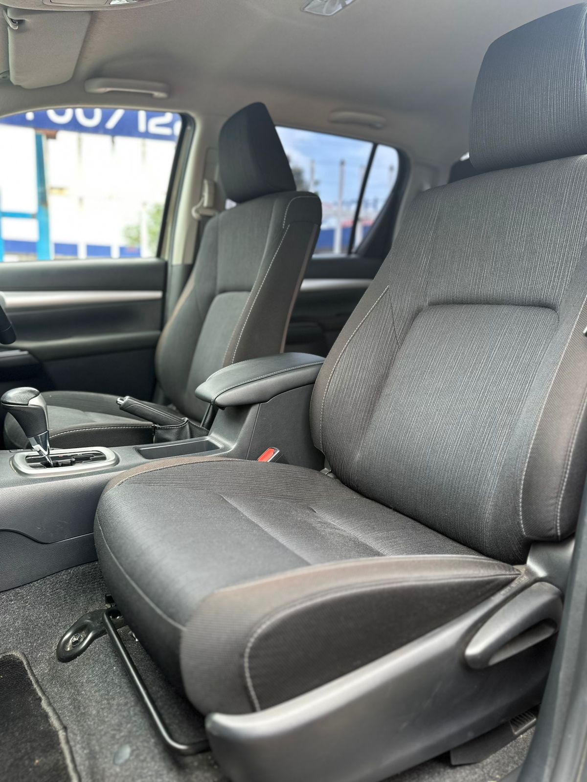 2021 TOYOTA HILUX - Image 17