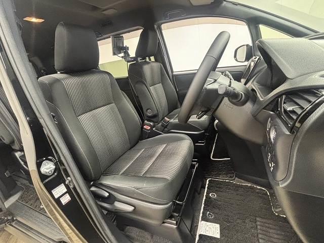 2018 TOYOTA VOXY - Image 4