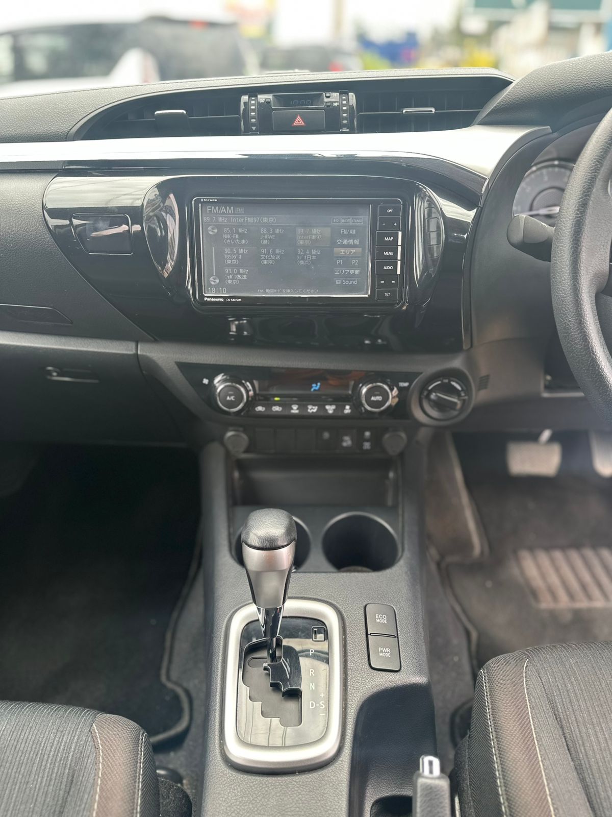 2021 TOYOTA HILUX - Image 8