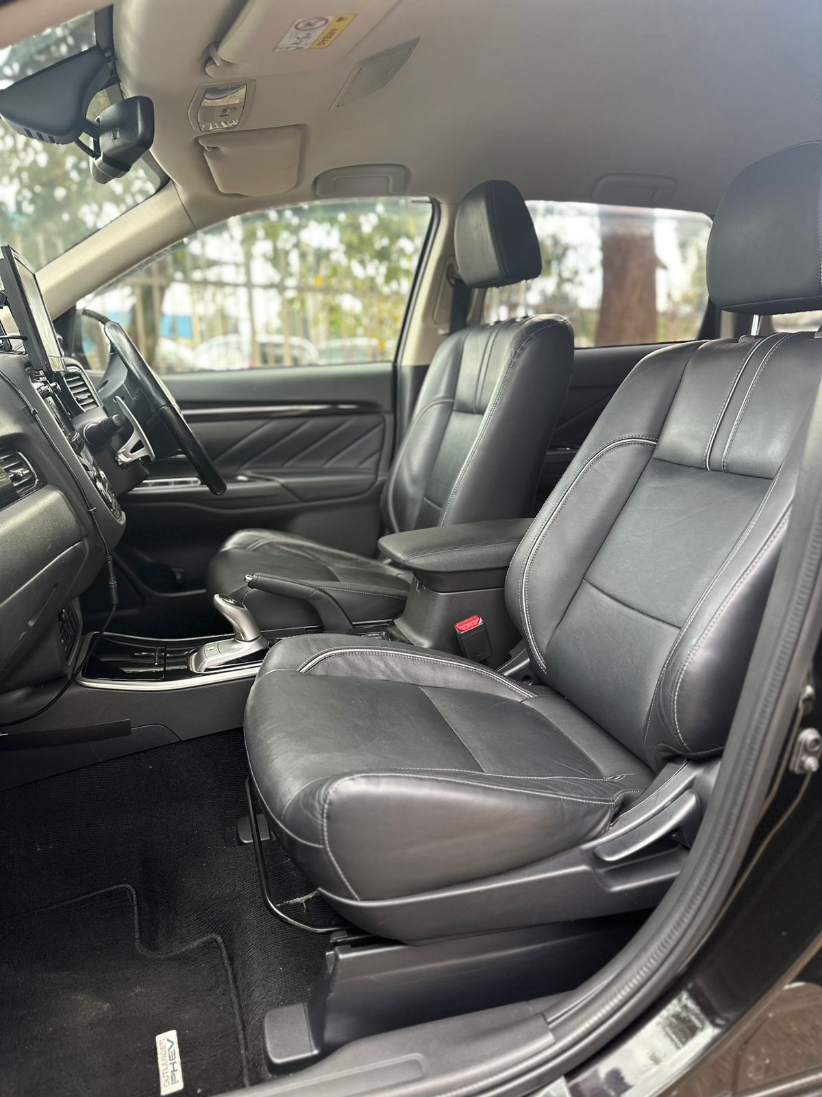 Mitsubishi Outlander PHEV - Image 8