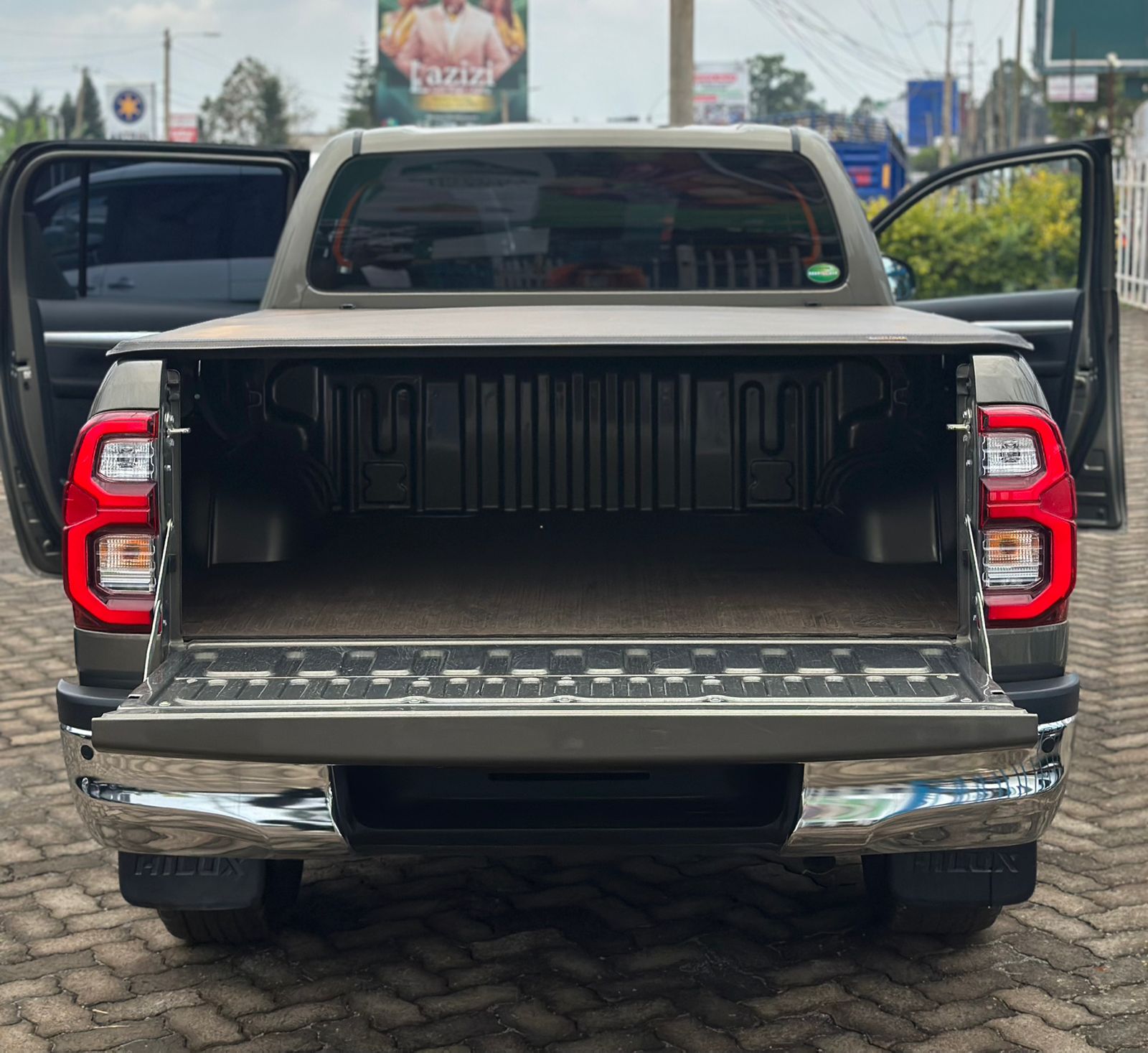 2021 TOYOTA HILUX - Image 10